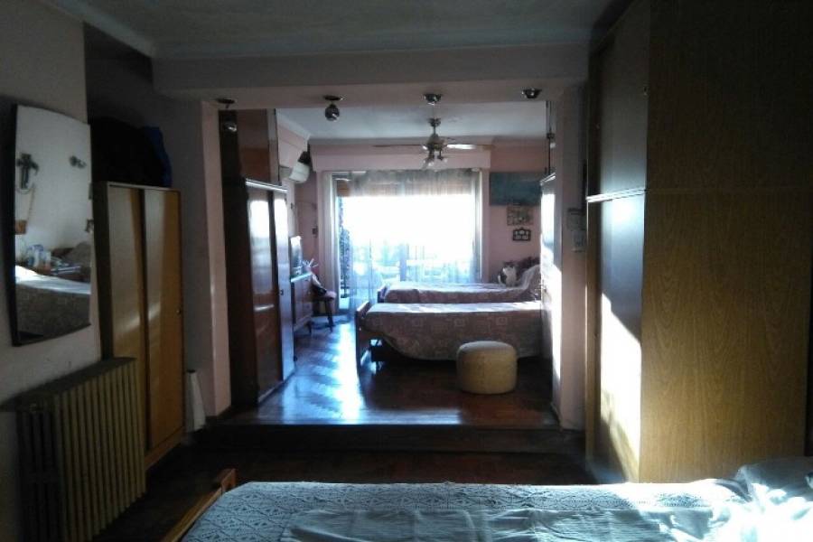Flores,Capital Federal,Argentina,3 Bedrooms Bedrooms,1 BañoBathrooms,Casas,SAN PEDRITO ,6245