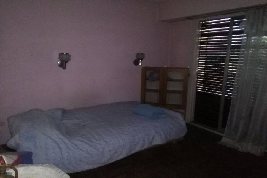 Flores,Capital Federal,Argentina,3 Bedrooms Bedrooms,1 BañoBathrooms,Casas,SAN PEDRITO ,6245