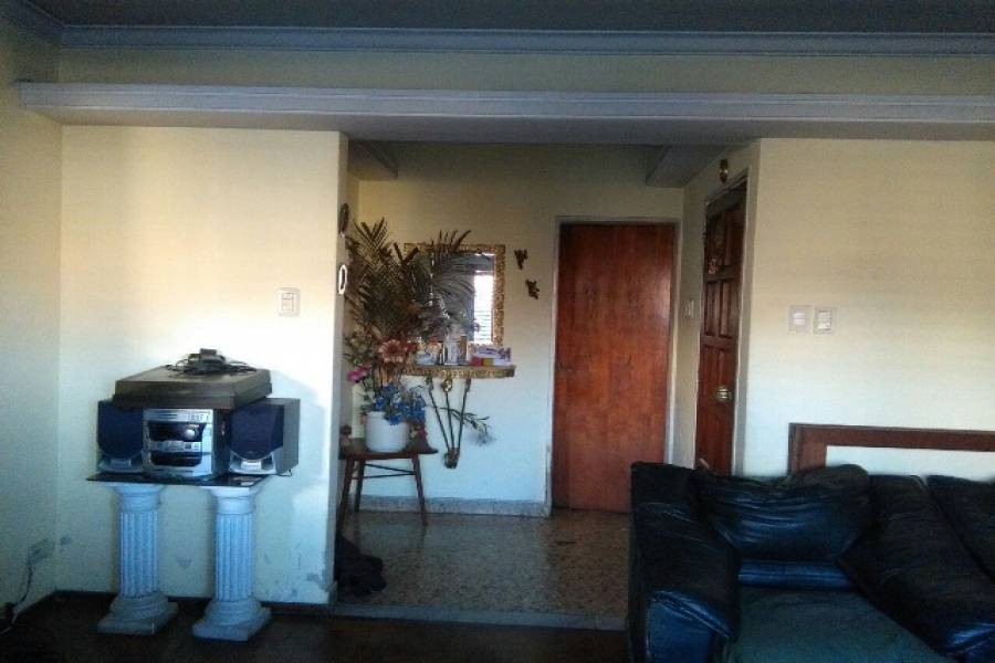 Flores,Capital Federal,Argentina,3 Bedrooms Bedrooms,1 BañoBathrooms,Casas,SAN PEDRITO ,6245