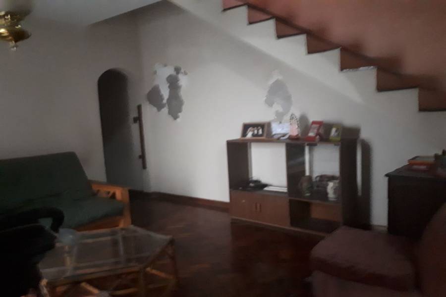 Flores,Capital Federal,Argentina,3 Bedrooms Bedrooms,2 BathroomsBathrooms,Casas,OLAYA,6249