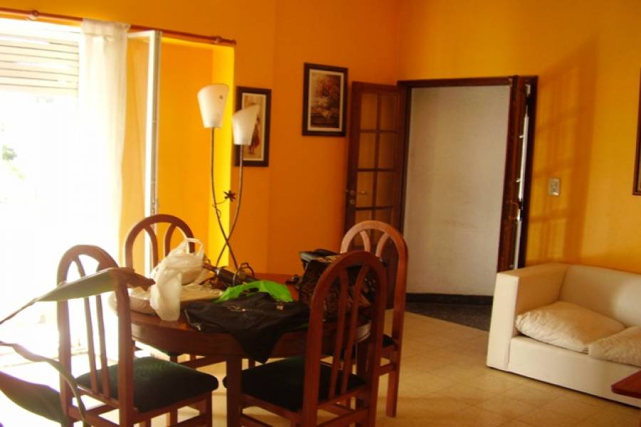 Villa Devoto,Capital Federal,Argentina,2 Bedrooms Bedrooms,1 BañoBathrooms,PH Tipo Casa,VIRGILIO,6332