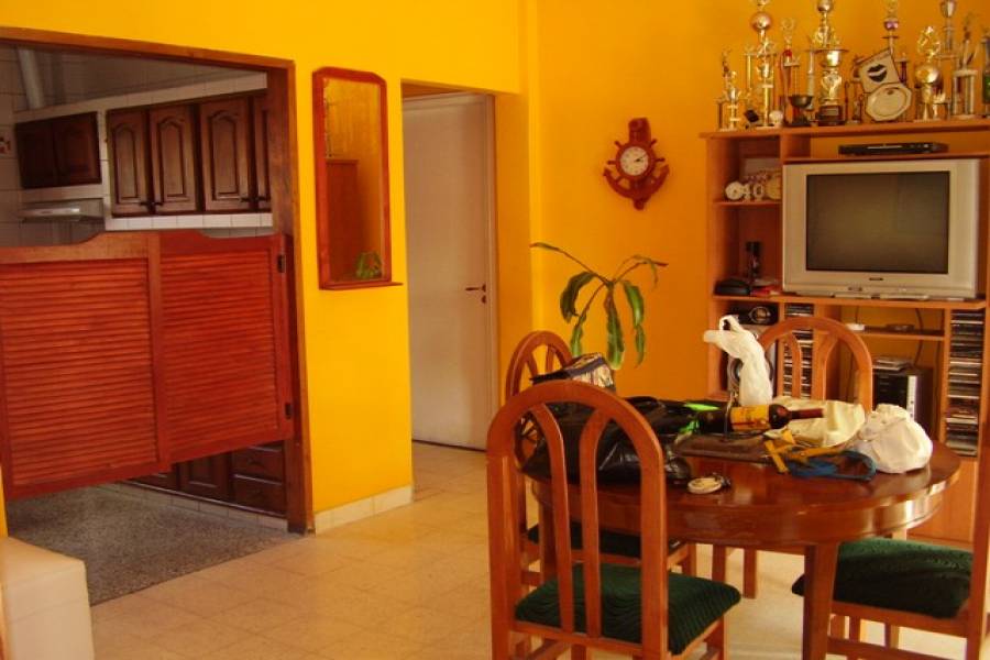 Villa Devoto,Capital Federal,Argentina,2 Bedrooms Bedrooms,1 BañoBathrooms,PH Tipo Casa,VIRGILIO,6332