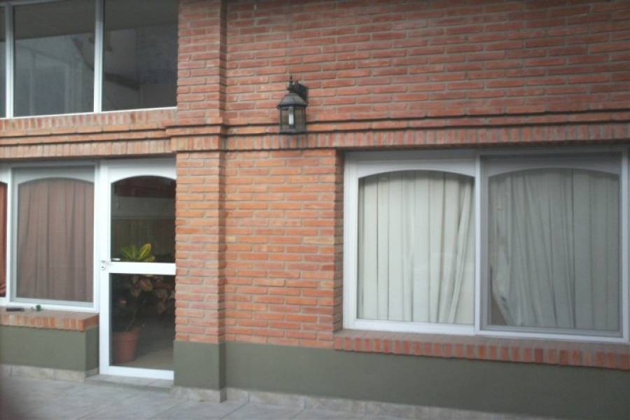 Flores,Capital Federal,Argentina,2 Bedrooms Bedrooms,1 BañoBathrooms,PH Tipo Casa,BACACAY ,6345