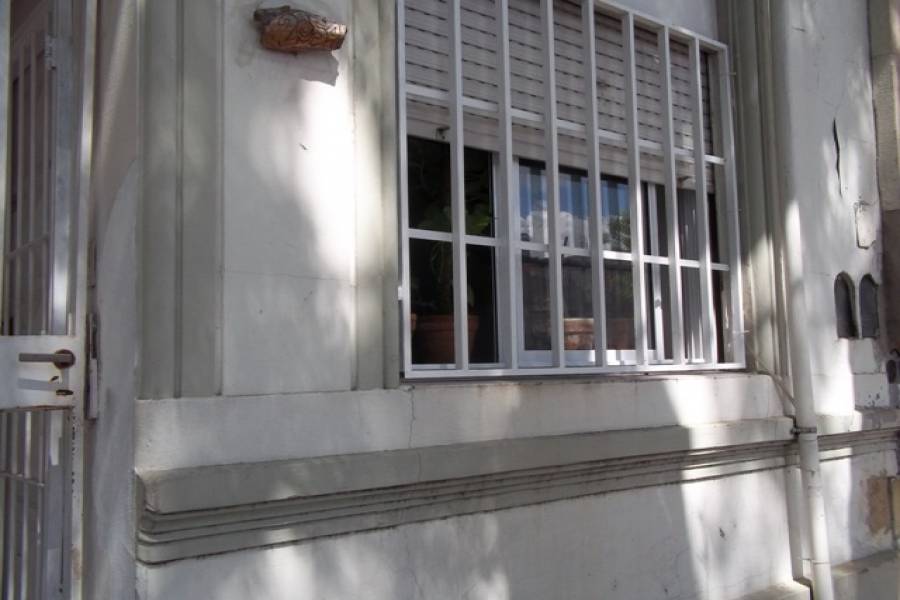 La Paternal,Capital Federal,Argentina,2 Bedrooms Bedrooms,1 BañoBathrooms,PH Tipo Casa,BIARRITZ,6391