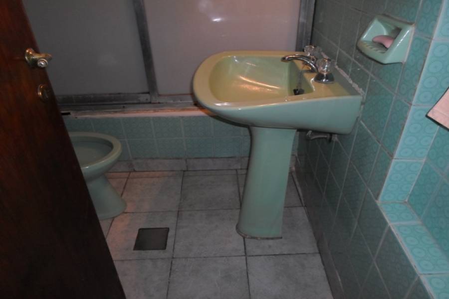 Flores,Capital Federal,Argentina,2 Bedrooms Bedrooms,1 BañoBathrooms,PH Tipo Casa,BACACAY,6415