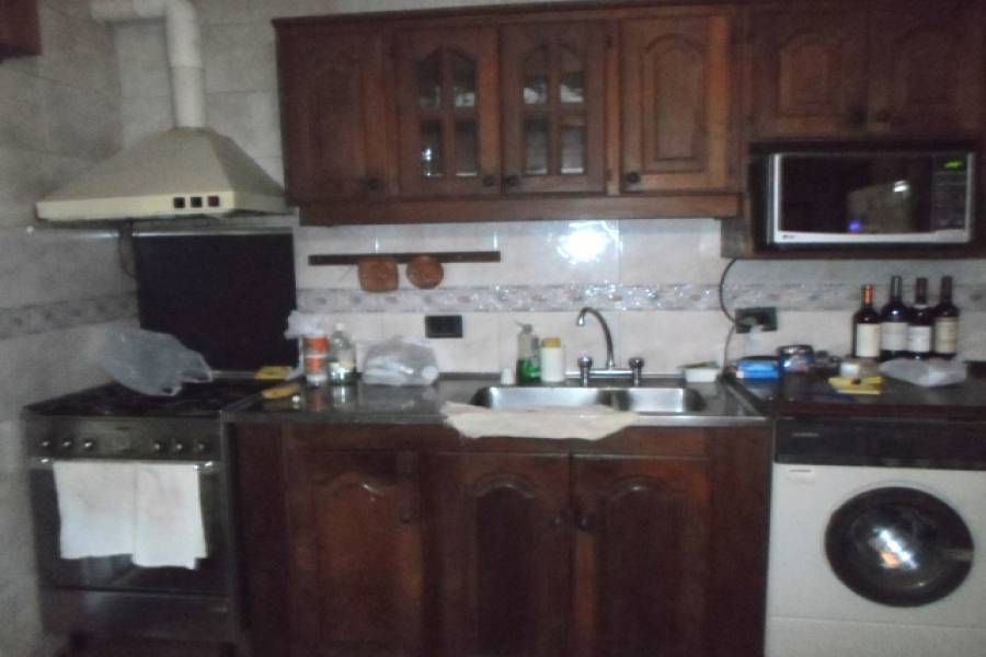 Las Flores,Buenos Aires,Argentina,2 Bedrooms Bedrooms,1 BañoBathrooms,PH Tipo Casa,RECUERO ,6420
