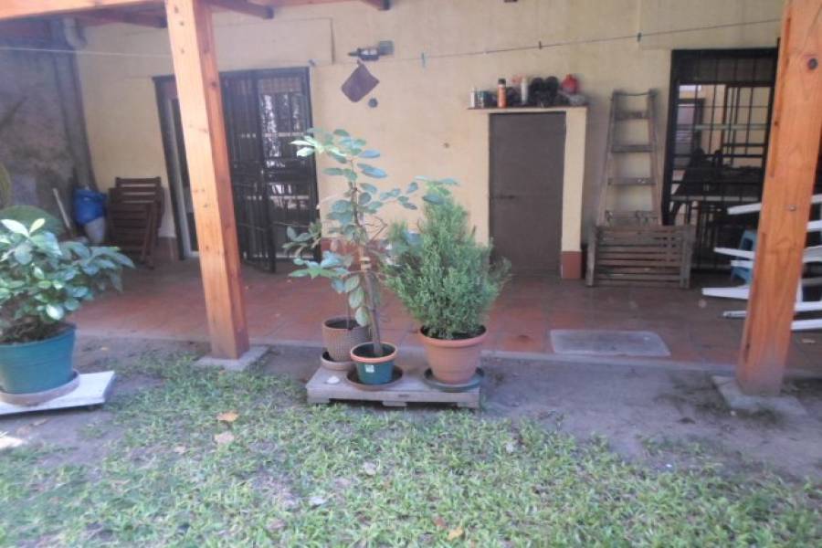Las Flores,Buenos Aires,Argentina,2 Bedrooms Bedrooms,1 BañoBathrooms,PH Tipo Casa,RECUERO ,6420