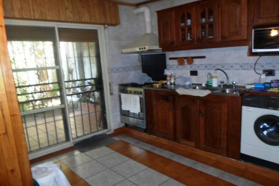 Las Flores,Buenos Aires,Argentina,2 Bedrooms Bedrooms,1 BañoBathrooms,PH Tipo Casa,RECUERO ,6420