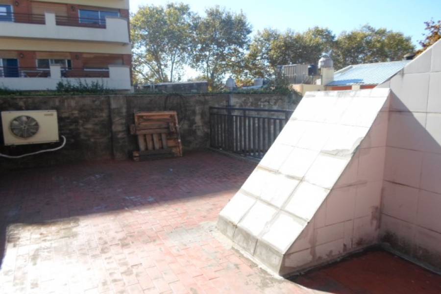 Las Flores,Buenos Aires,Argentina,2 Bedrooms Bedrooms,1 BañoBathrooms,PH Tipo Casa,RECUERO ,6420