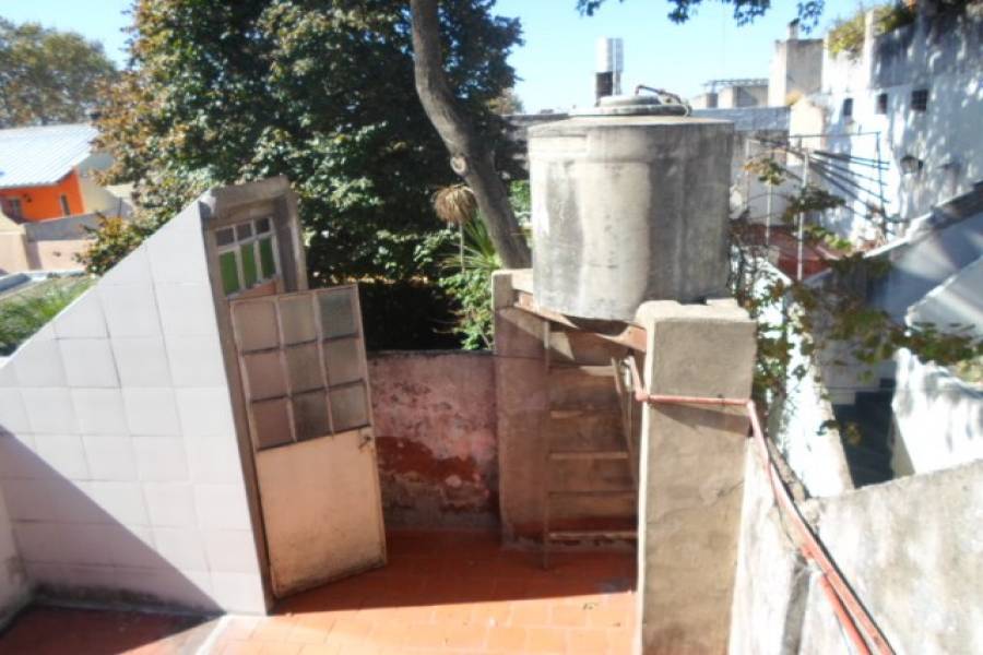 Las Flores,Buenos Aires,Argentina,2 Bedrooms Bedrooms,1 BañoBathrooms,PH Tipo Casa,RECUERO ,6420