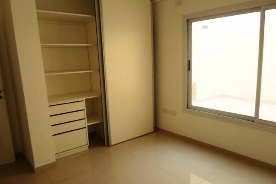 Parque Chacabuco,Capital Federal,Argentina,2 Bedrooms Bedrooms,1 BañoBathrooms,PH Tipo Casa,ALBARRACIN,6423