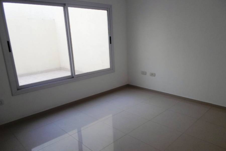 Parque Chacabuco,Capital Federal,Argentina,2 Bedrooms Bedrooms,1 BañoBathrooms,PH Tipo Casa,ALBARRACIN,6423