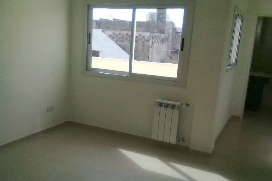 Parque Chacabuco,Capital Federal,Argentina,2 Bedrooms Bedrooms,1 BañoBathrooms,PH Tipo Casa,ALBARRACIN ,6433