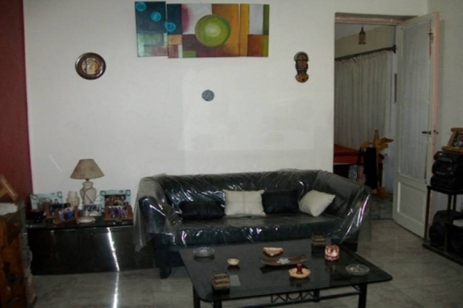 Flores,Capital Federal,Argentina,2 Bedrooms Bedrooms,1 BañoBathrooms,PH Tipo Casa,TERRERO,6466