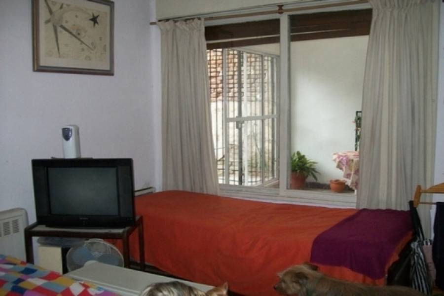 Flores,Capital Federal,Argentina,2 Bedrooms Bedrooms,1 BañoBathrooms,PH Tipo Casa,TERRERO,6466