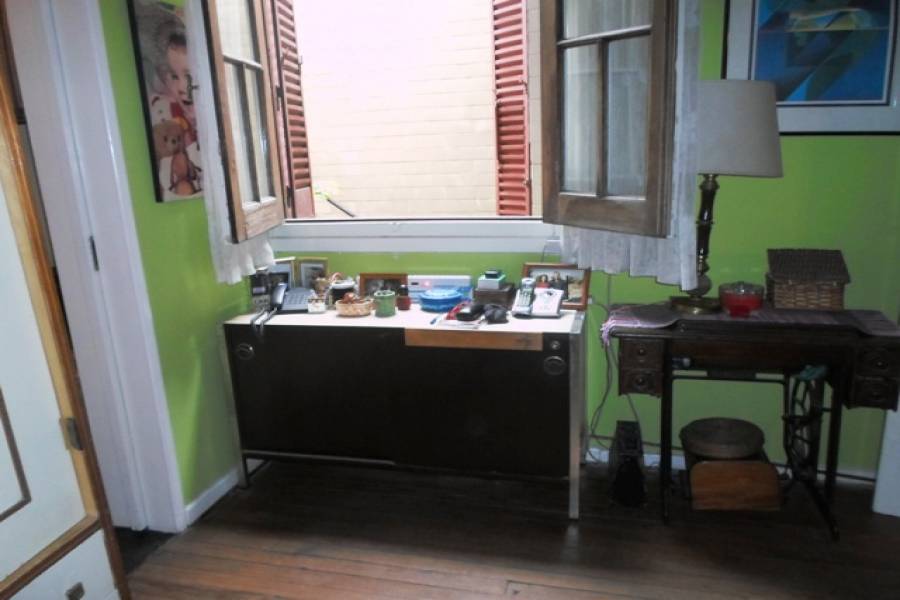San Cristobal,Capital Federal,Argentina,2 Bedrooms Bedrooms,1 BañoBathrooms,PH Tipo Casa,ALBERTI,6468