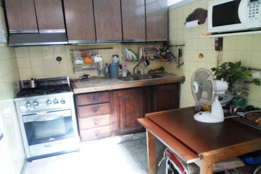San Cristobal,Capital Federal,Argentina,2 Bedrooms Bedrooms,1 BañoBathrooms,PH Tipo Casa,ALBERTI,6468