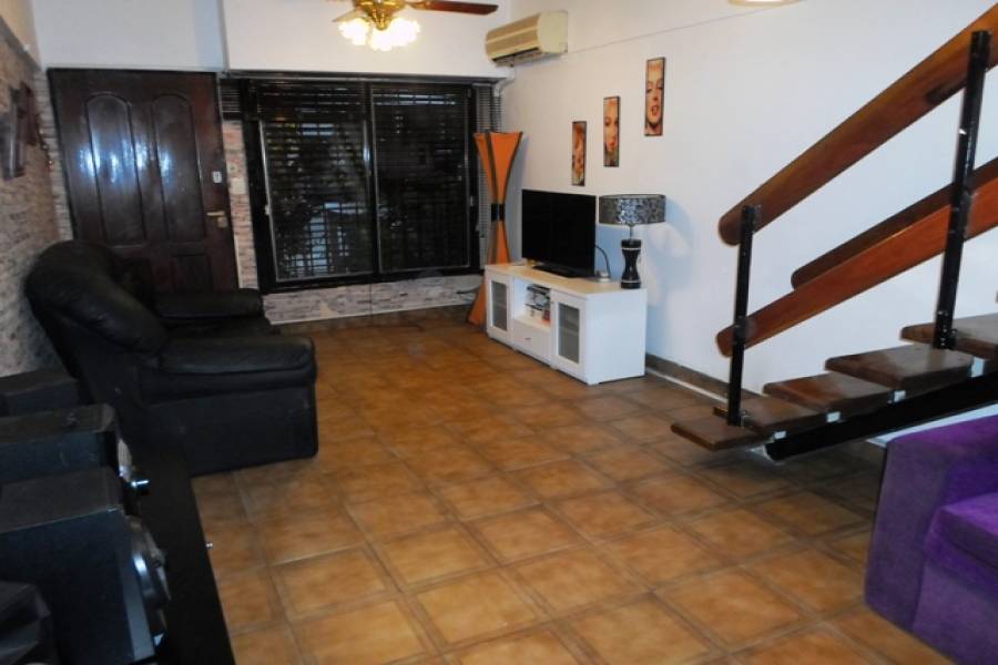 Flores,Capital Federal,Argentina,2 Bedrooms Bedrooms,1 BañoBathrooms,PH Tipo Casa,BUFANO,6474