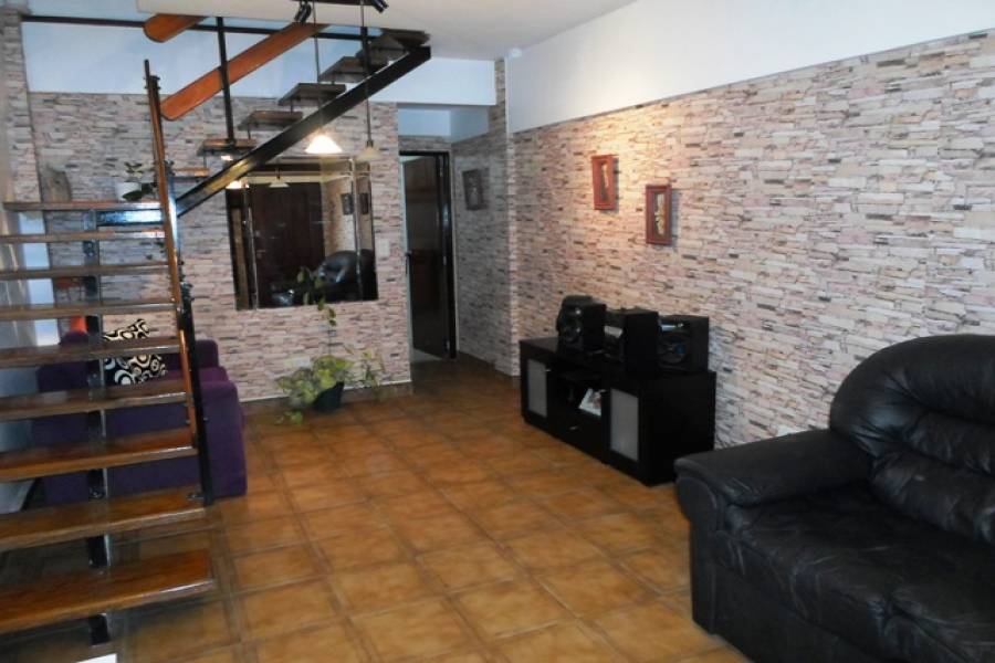 Flores,Capital Federal,Argentina,2 Bedrooms Bedrooms,1 BañoBathrooms,PH Tipo Casa,BUFANO,6474
