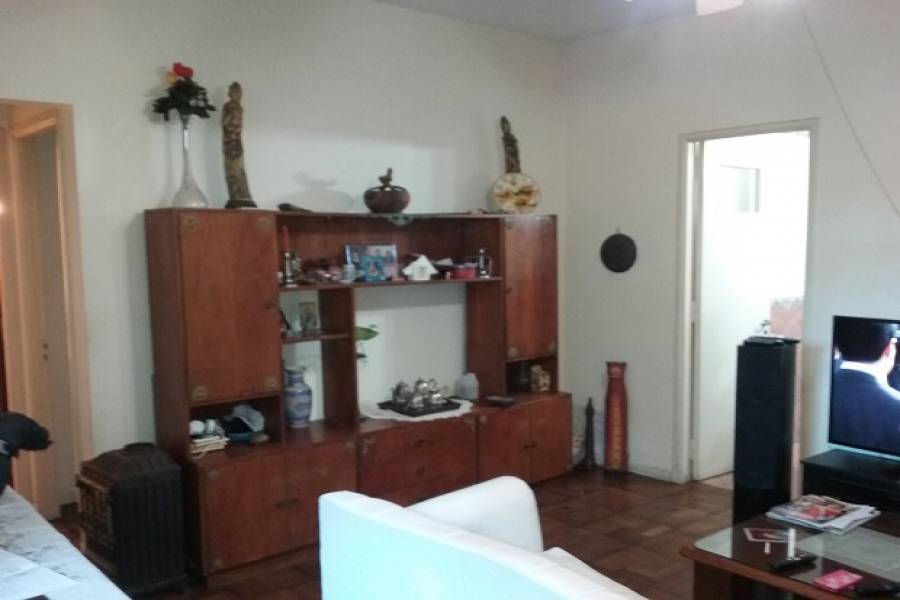 Flores,Capital Federal,Argentina,2 Bedrooms Bedrooms,1 BañoBathrooms,PH Tipo Casa,RAMON FALCON ,6555