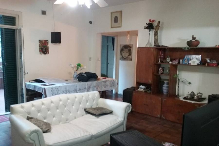 Flores,Capital Federal,Argentina,2 Bedrooms Bedrooms,1 BañoBathrooms,PH Tipo Casa,RAMON FALCON ,6555