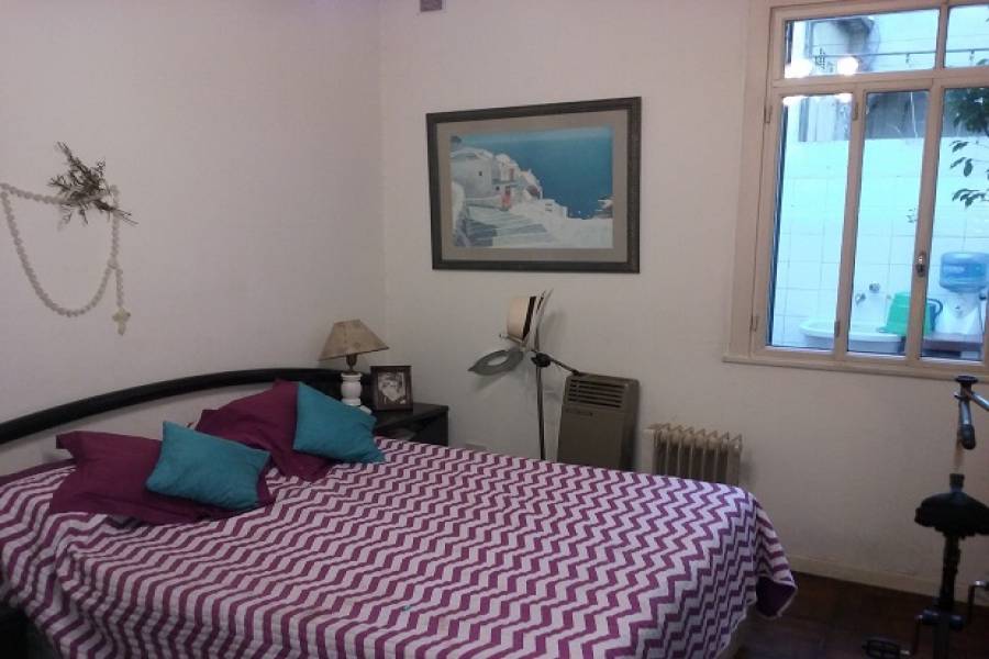 Flores,Capital Federal,Argentina,2 Bedrooms Bedrooms,1 BañoBathrooms,PH Tipo Casa,RAMON FALCON ,6555