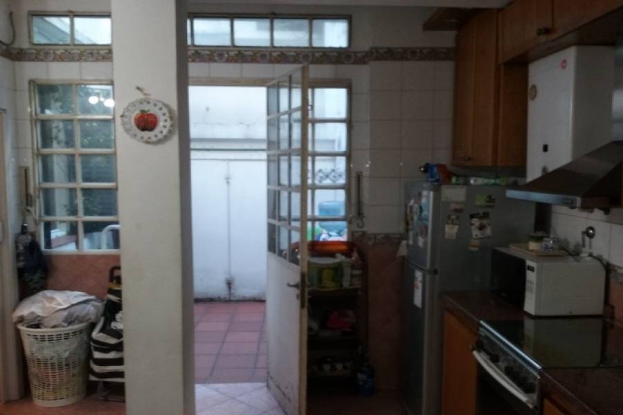 Flores,Capital Federal,Argentina,2 Bedrooms Bedrooms,1 BañoBathrooms,PH Tipo Casa,RAMON FALCON ,6555