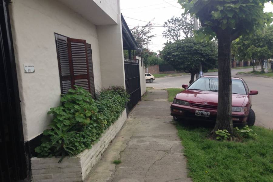 Hurlingham,Buenos Aires,Argentina,Chalets,CANUELAS,6581