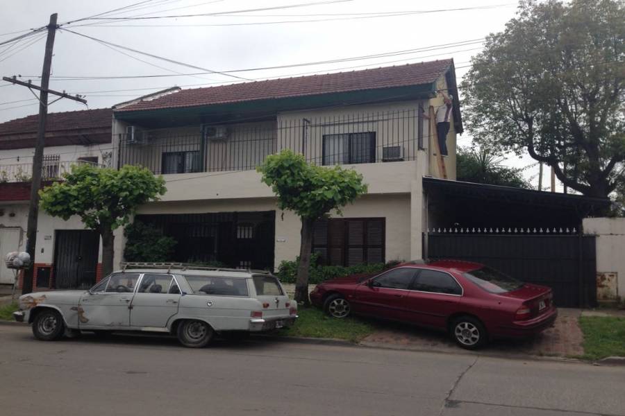 Hurlingham,Buenos Aires,Argentina,Chalets,CANUELAS,6581