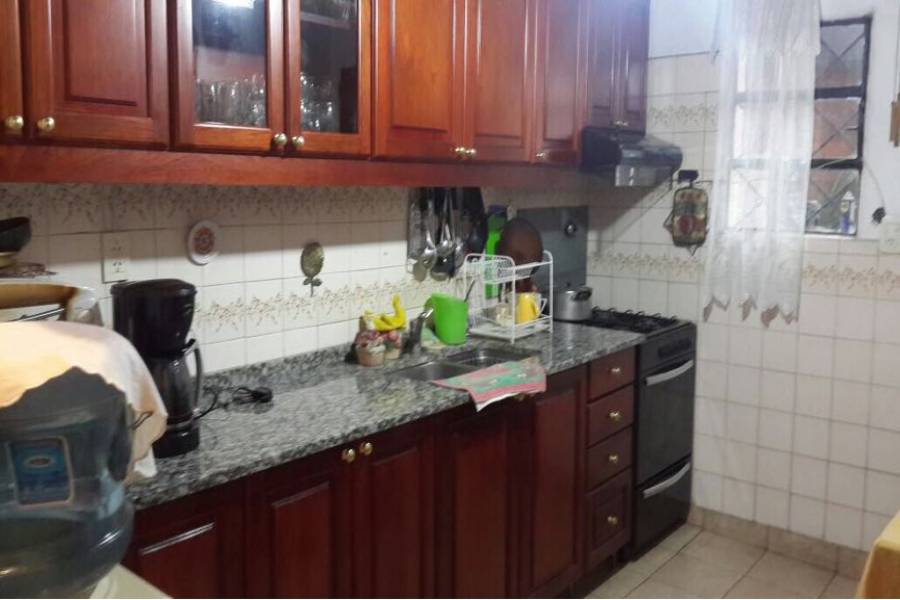 Hurlingham,Buenos Aires,Argentina,Chalets,CANUELAS,6581