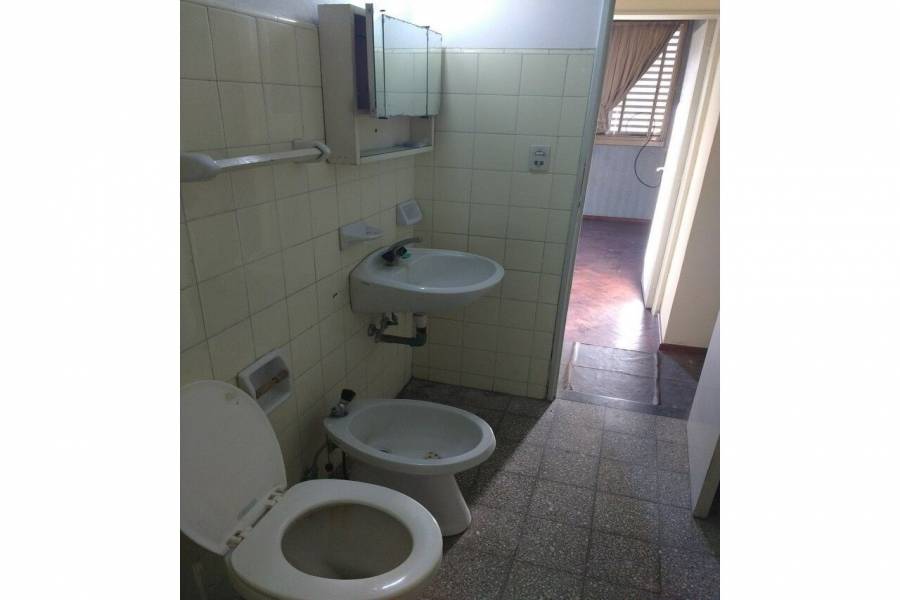 Rosario,Santa Fe,3 Habitaciones Habitaciones,Departamentos,Leandro N Alem,1,1594