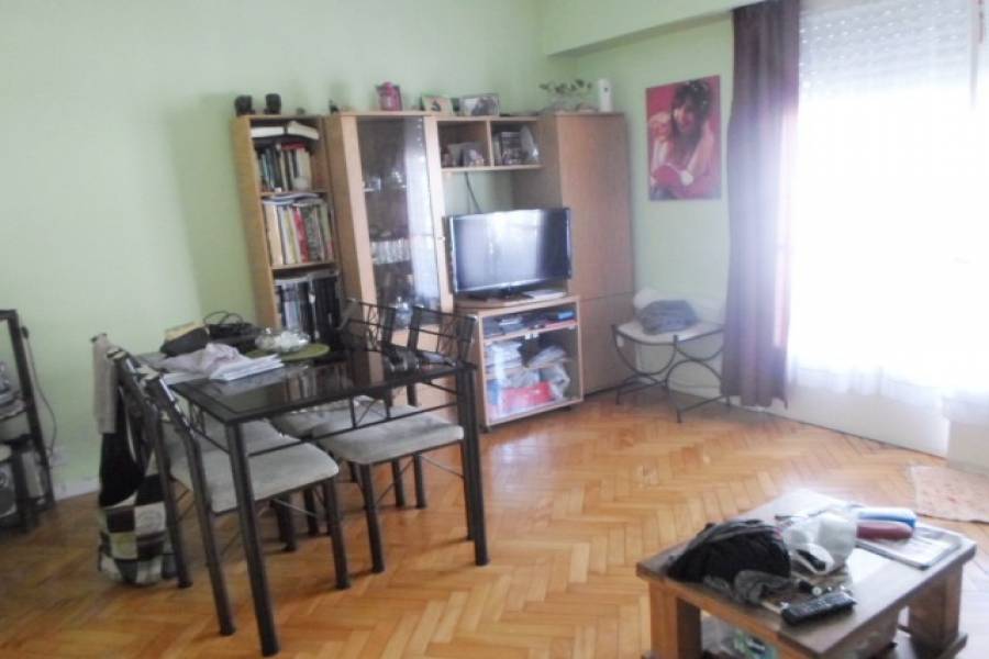 Flores,Capital Federal,Argentina,2 Bedrooms Bedrooms,1 BañoBathrooms,Apartamentos,CURAPALIGUE,6779