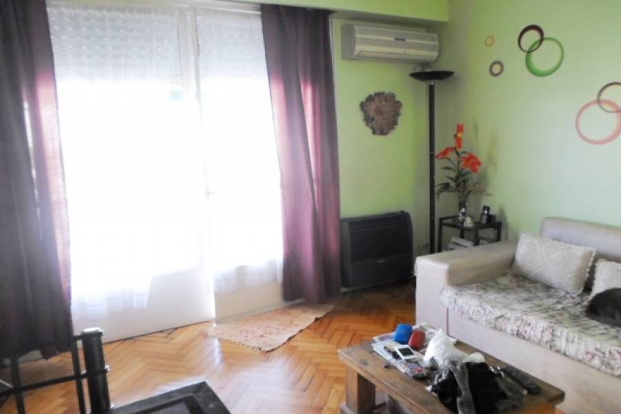 Flores,Capital Federal,Argentina,2 Bedrooms Bedrooms,1 BañoBathrooms,Apartamentos,CURAPALIGUE,6779