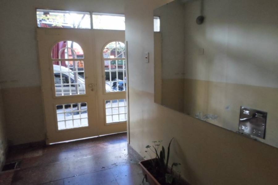 Flores,Capital Federal,Argentina,2 Bedrooms Bedrooms,1 BañoBathrooms,Apartamentos,YERBAL,6991