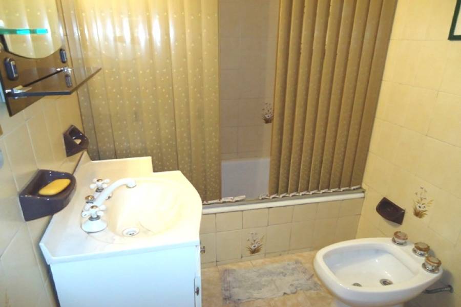 Capital Federal,Argentina,2 Bedrooms Bedrooms,1 BañoBathrooms,Apartamentos,PUEYRREDON,7029