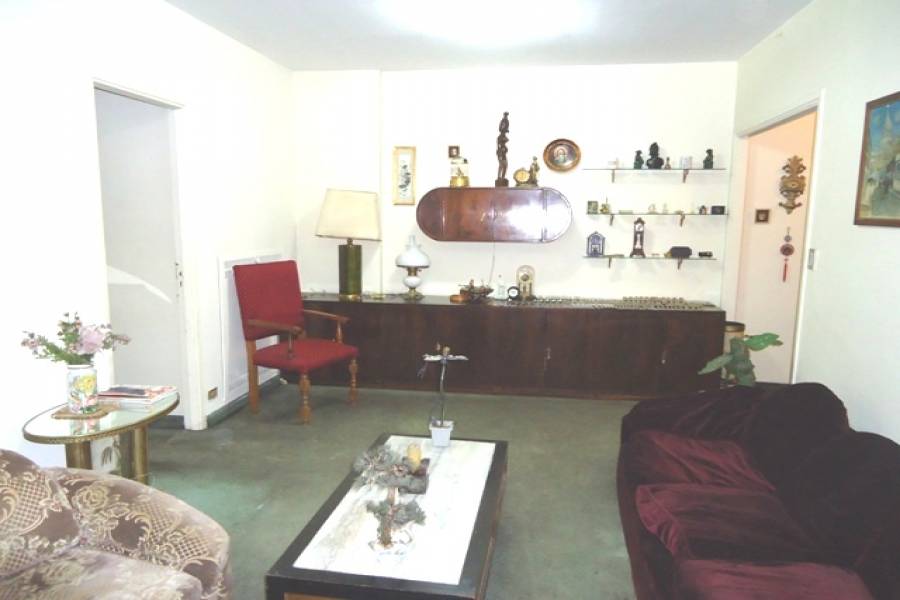 Capital Federal,Argentina,2 Bedrooms Bedrooms,1 BañoBathrooms,Apartamentos,PUEYRREDON,7029