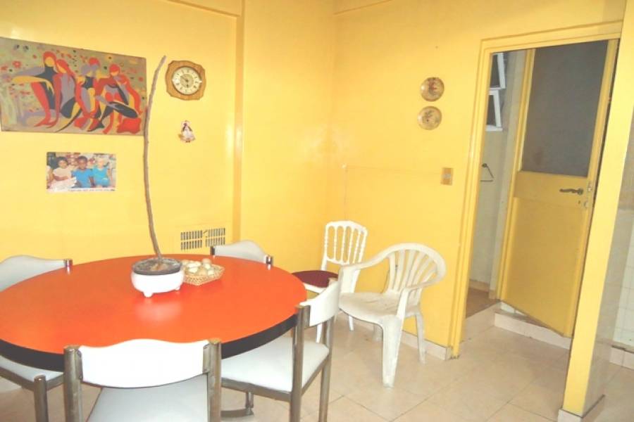 Capital Federal,Argentina,2 Bedrooms Bedrooms,1 BañoBathrooms,Apartamentos,PUEYRREDON,7029