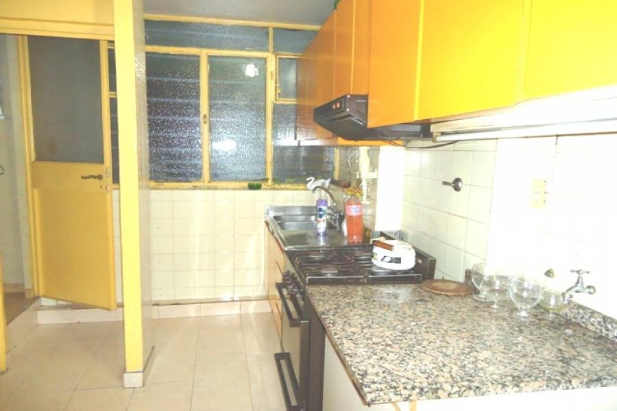 Capital Federal,Argentina,2 Bedrooms Bedrooms,1 BañoBathrooms,Apartamentos,PUEYRREDON,7029