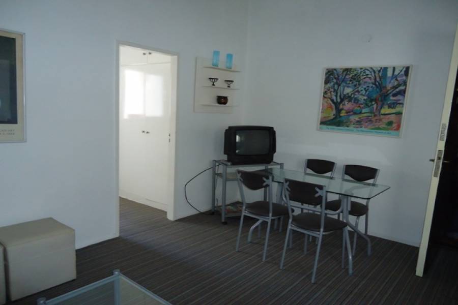 Recoleta,Capital Federal,Argentina,2 Bedrooms Bedrooms,1 BañoBathrooms,Apartamentos,URIBURU,7068