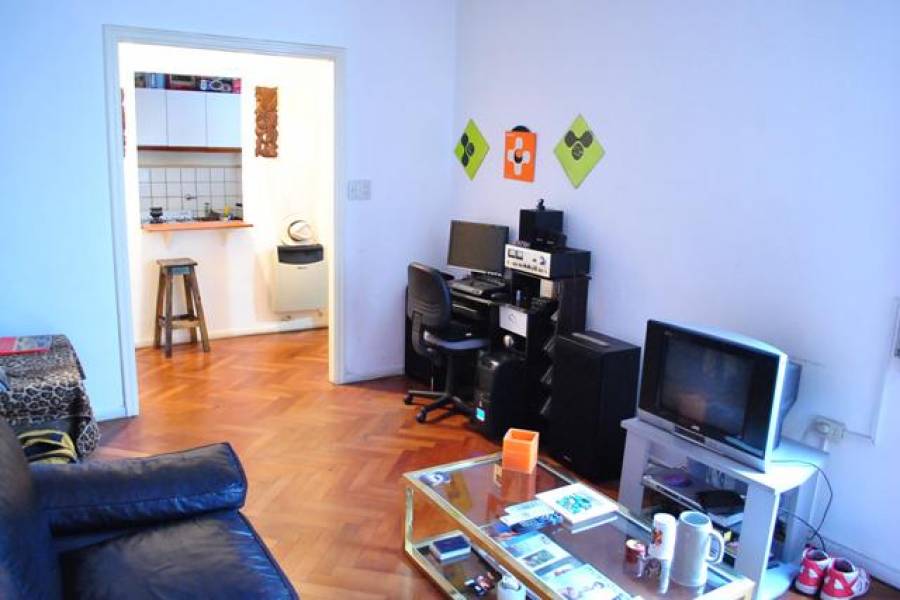 Flores,Capital Federal,Argentina,2 Bedrooms Bedrooms,1 BañoBathrooms,Apartamentos,LAUTARO,7069