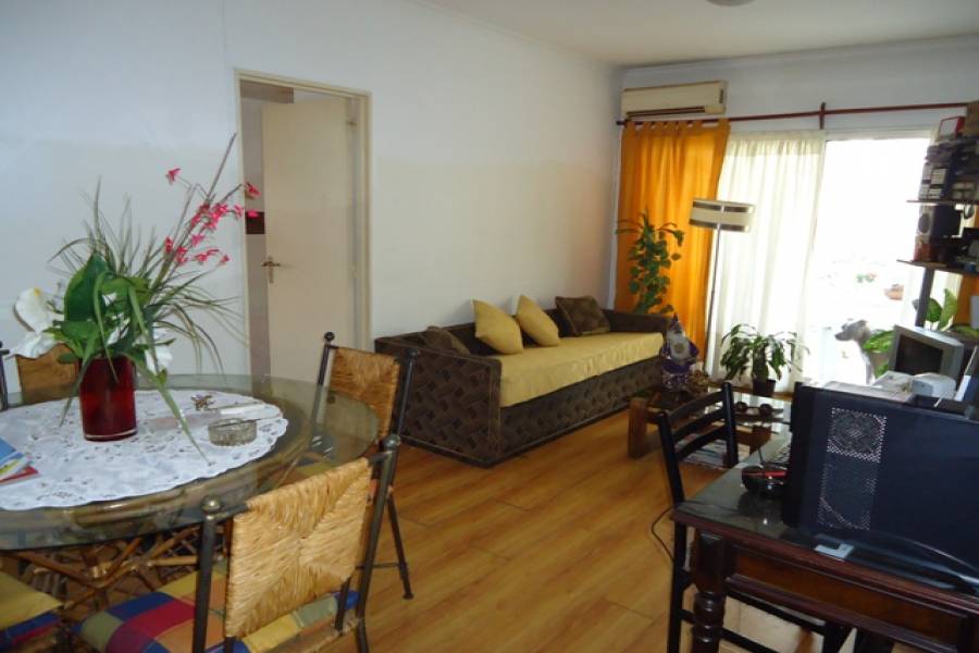 Flores,Capital Federal,Argentina,2 Bedrooms Bedrooms,1 BañoBathrooms,Apartamentos,RIVADAVIA,7138