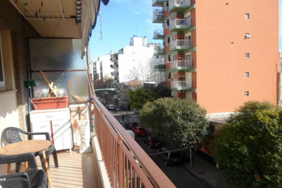 Flores,Capital Federal,Argentina,2 Bedrooms Bedrooms,1 BañoBathrooms,Apartamentos,BACACAY,7180