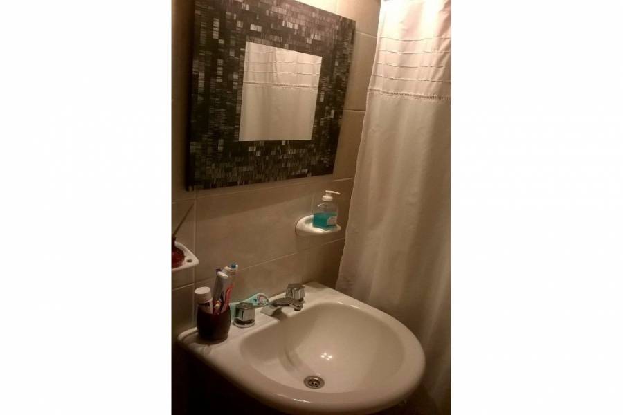 Rosario,Santa Fe,3 Habitaciones Habitaciones,1 BañoBaños,Casas,G. Furlong,1634