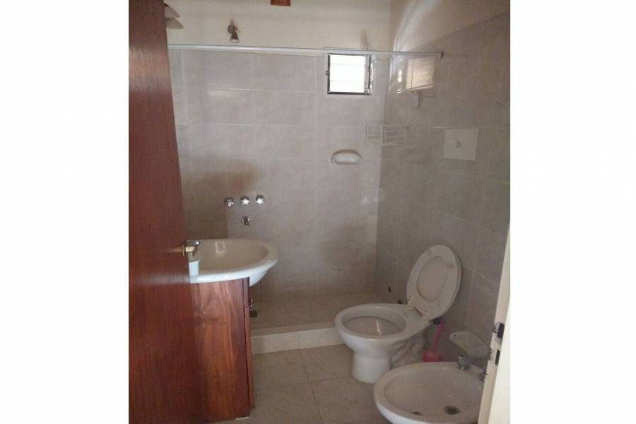 Rosario,Santa Fe,3 Habitaciones Habitaciones,1 BañoBaños,Casas,G. Furlong,1634