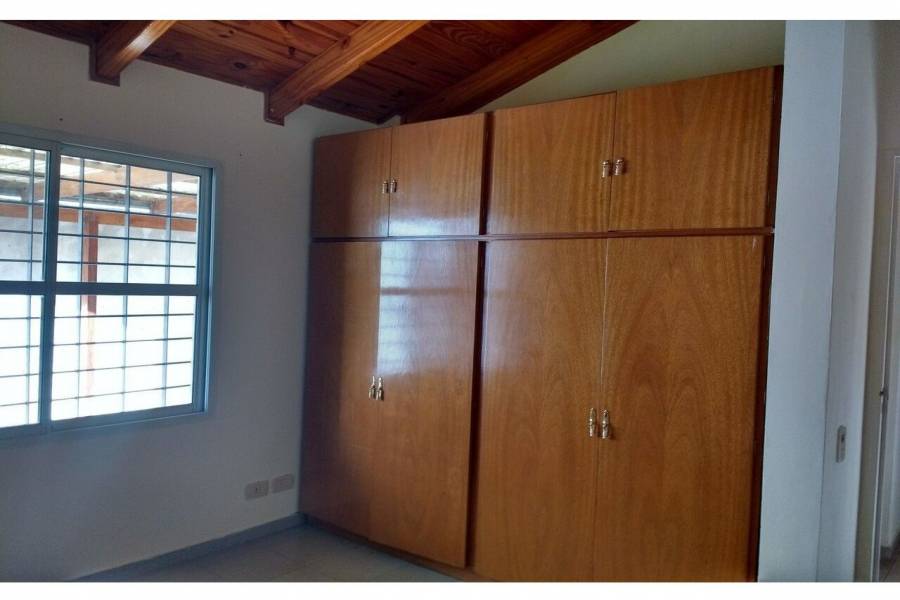 Rosario,Santa Fe,3 Habitaciones Habitaciones,1 BañoBaños,Casas,G. Furlong,1634