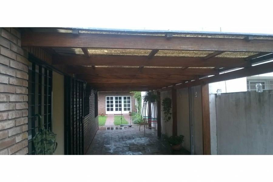 Rosario,Santa Fe,3 Habitaciones Habitaciones,1 BañoBaños,Casas,G. Furlong,1634