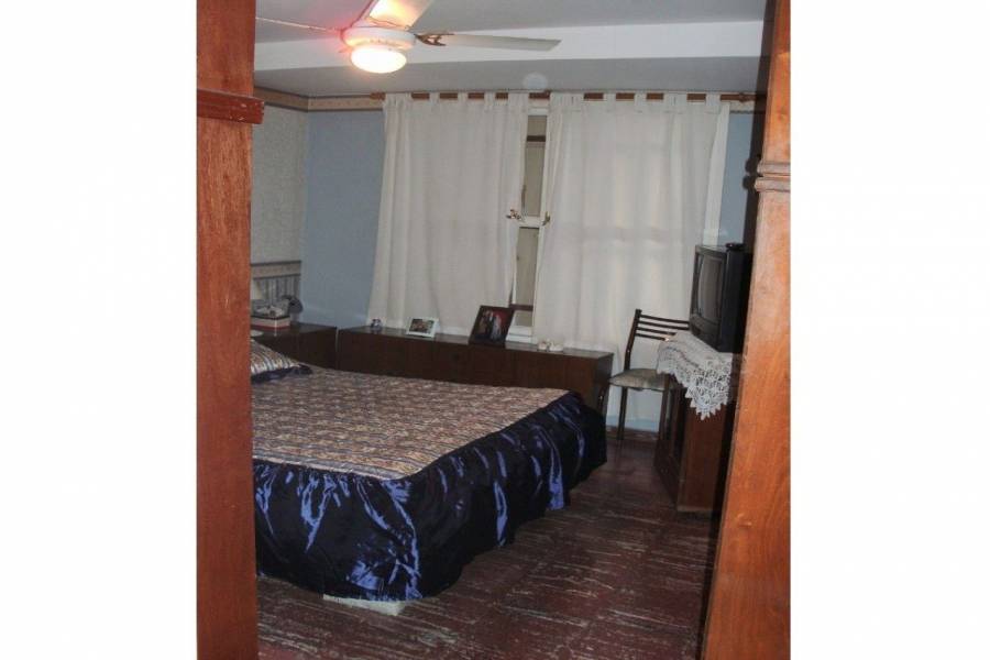 Rosario,Santa Fe,3 Habitaciones Habitaciones,1 BañoBaños,Casas,Garibaldi,1638