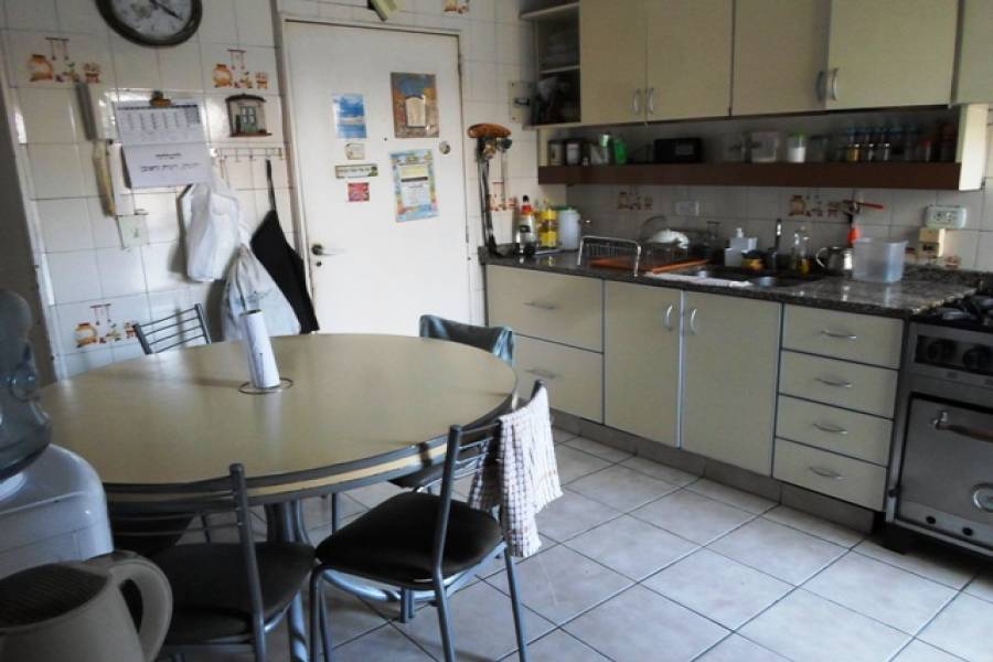 Flores,Capital Federal,Argentina,2 Bedrooms Bedrooms,1 BañoBathrooms,Duplex-Triplex,ARGERICH,7301