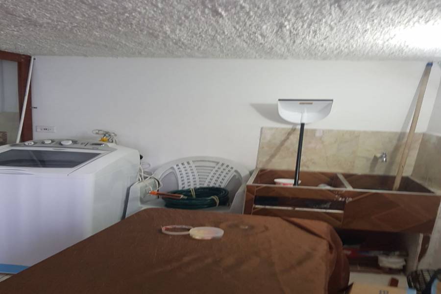 IMPERDIBLE! VER INFO..., 4 Bedrooms Bedrooms, ,1 BañoBathrooms,Casas,Venta,30,1,7387