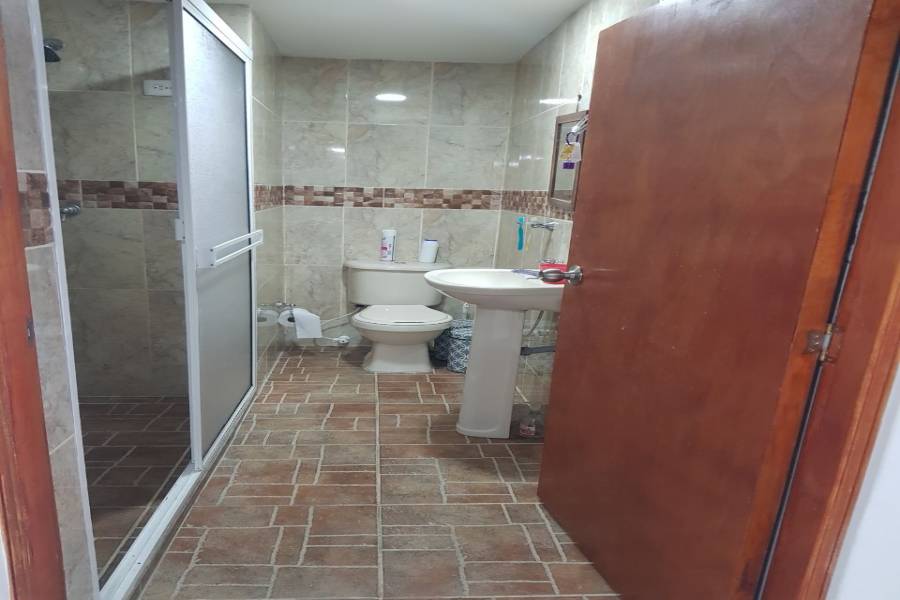 IMPERDIBLE! VER INFO..., 4 Bedrooms Bedrooms, ,1 BañoBathrooms,Casas,Venta,30,1,7387